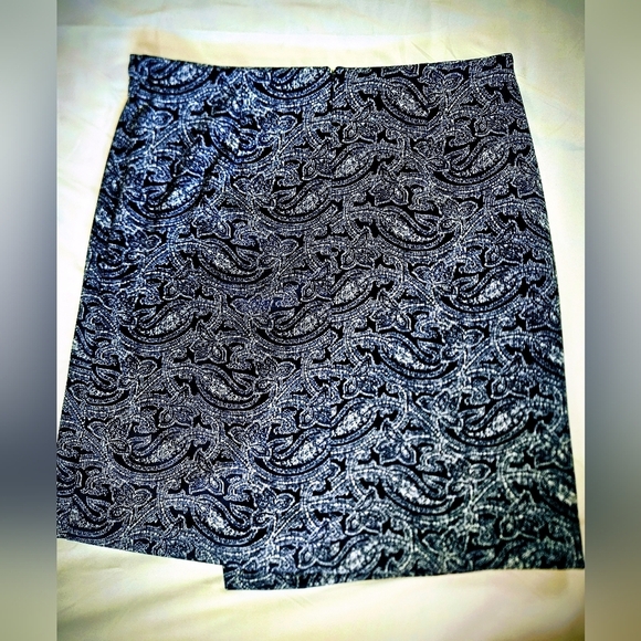 Michael Kors Womens Blue Paisley Faux Wrap Skirt With Gold Detail Size Small - Picture 10 of 10